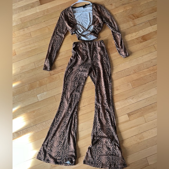 WINDSOR Leopard Print High Rise Flare Pants Set - Picture 3 of 5